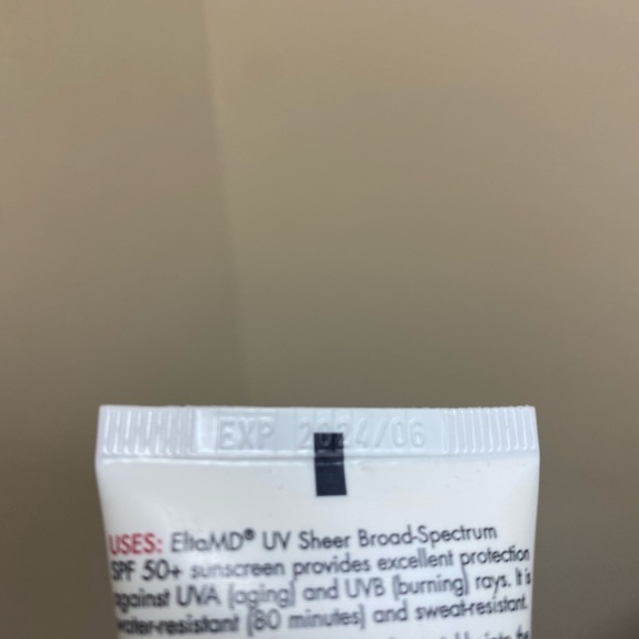 Elta MD Sunscreen SPF 50+ - Picture 2 of 3